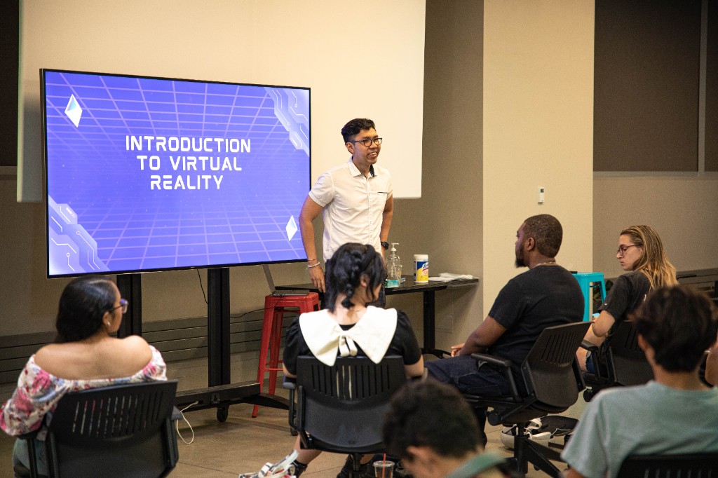 Presenter beside a screen titled Introduction to Virtual Reality