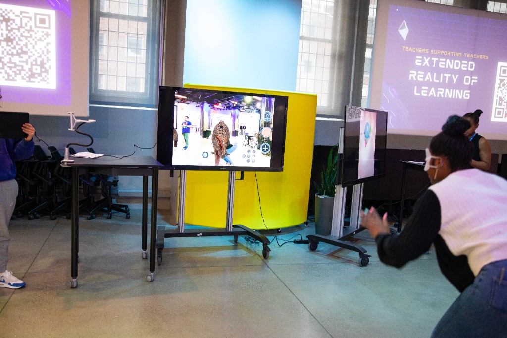 Teachers Supporting Teachers extended reality learning space with AR and VR displays