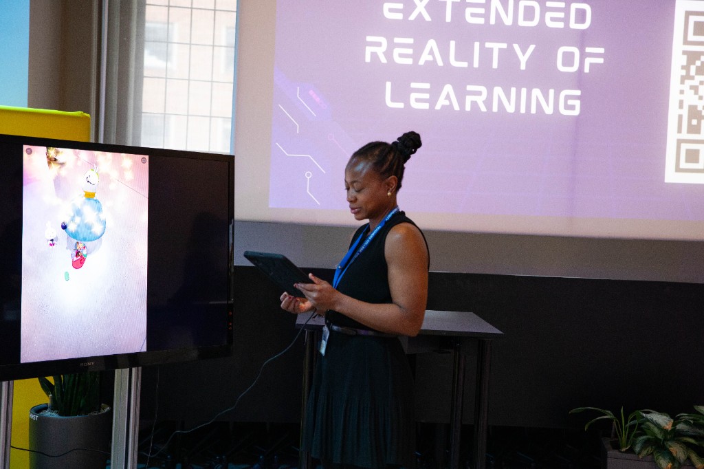 Facilitator presenting Extended Reality of Learning with immersive technology demo